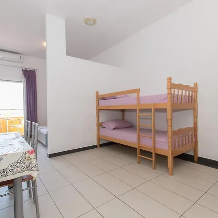 Zloic In Appartement Krvavica