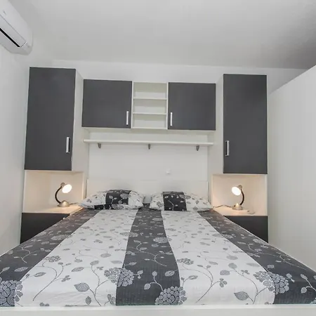 Appartement Zloic In *